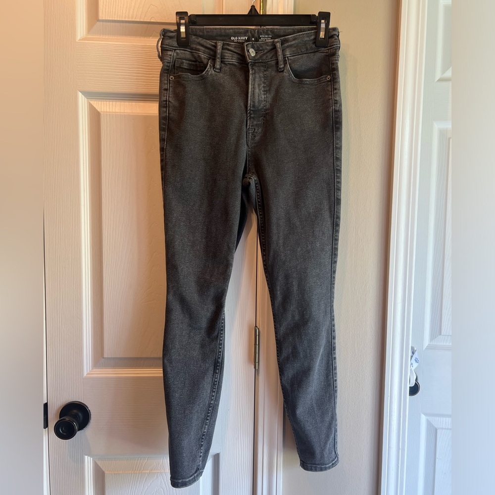 Women’s Old Navy Rockstar super skinny jeans size 6